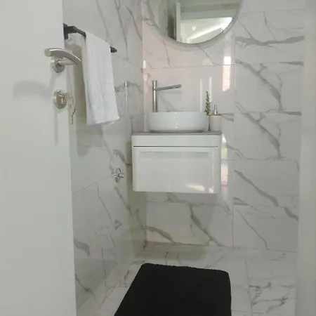 Summer House With Heated Swimming Pool Apartman Mostar