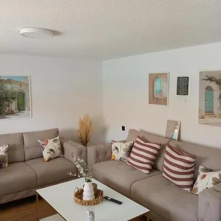 Summer House With Heated Swimming Pool Apartman Mostar