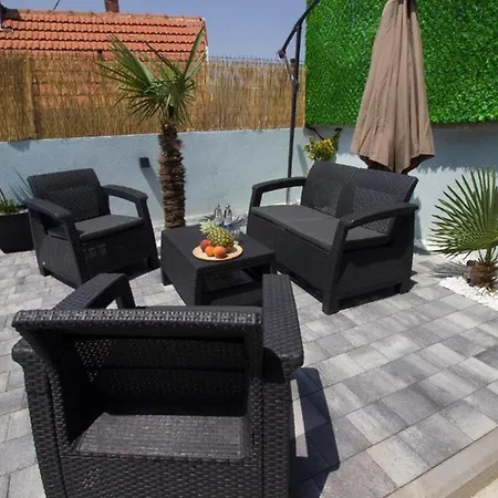 Apartman Summer House With Heated Swimming Pool *