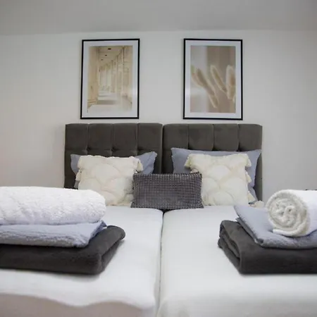 Apartman Summer House With Heated Swimming Pool