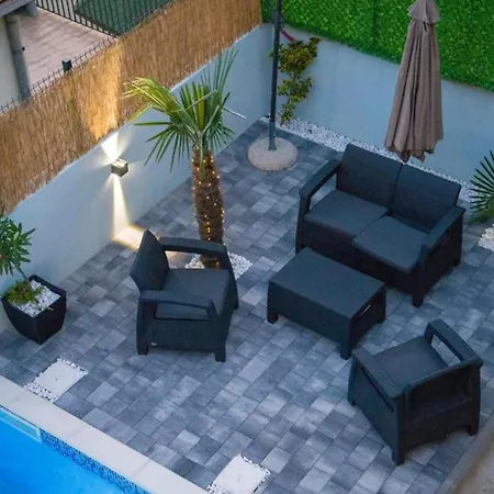 Summer House With Heated Swimming Pool Mostar