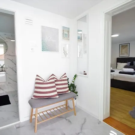 Summer House With Heated Swimming Pool Apartman *