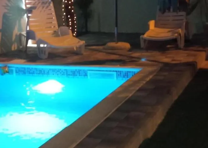 Summer House With Heated Swimming Pool Апартаменты *