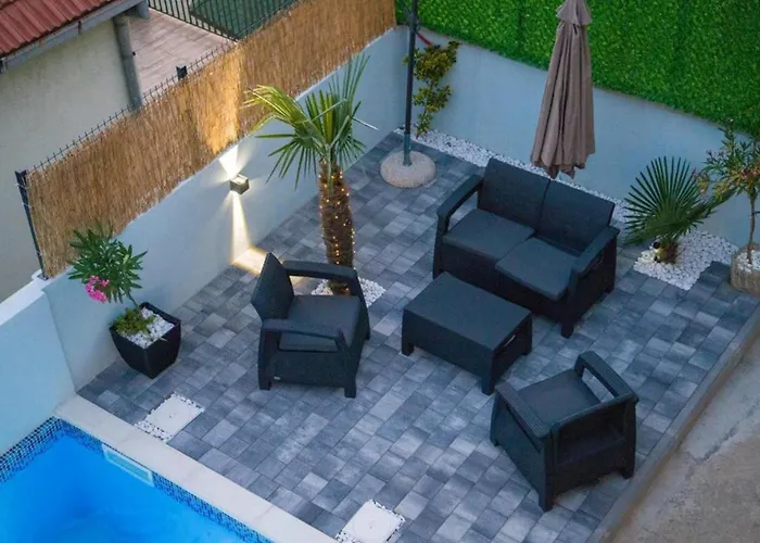 Summer House With Heated Swimming Pool Мостар